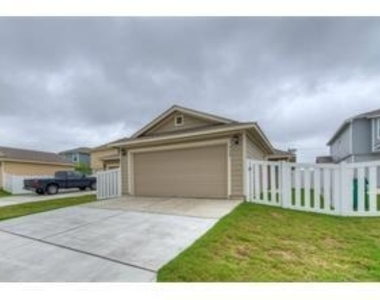932 Lost Pines Ln - Photo Thumbnail 26