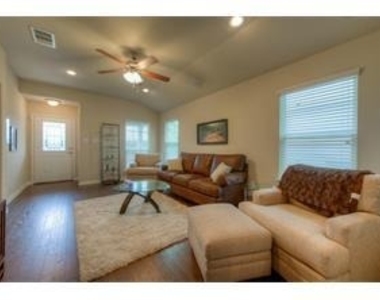 932 Lost Pines Ln - Photo Thumbnail 6