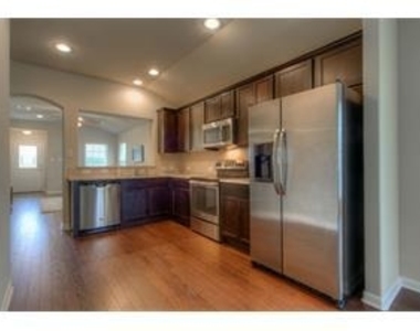932 Lost Pines Ln - Photo Thumbnail 14