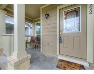 932 Lost Pines Ln - Photo Thumbnail 4