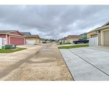 932 Lost Pines Ln - Photo Thumbnail 29