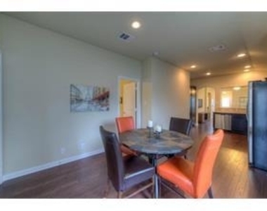 932 Lost Pines Ln - Photo Thumbnail 15