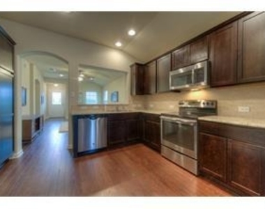 932 Lost Pines Ln - Photo Thumbnail 12