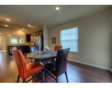932 Lost Pines Ln - Photo Thumbnail 16