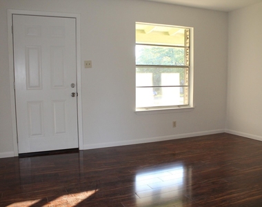 4708 York Hill Dr - Photo Thumbnail 4
