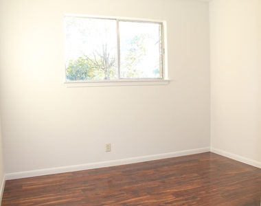 4708 York Hill Dr - Photo Thumbnail 5