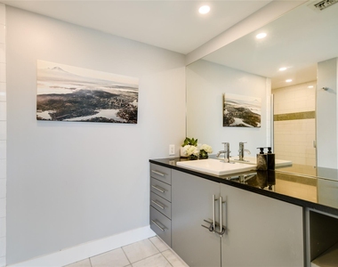 300 Bowie St - Photo Thumbnail 10