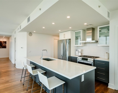 300 Bowie St - Photo Thumbnail 3