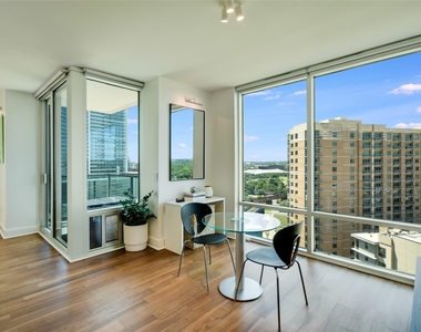 300 Bowie St - Photo Thumbnail 2