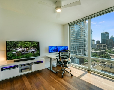 300 Bowie St - Photo Thumbnail 9