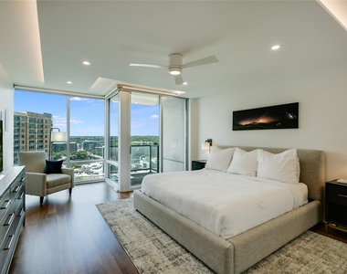 300 Bowie St - Photo Thumbnail 7