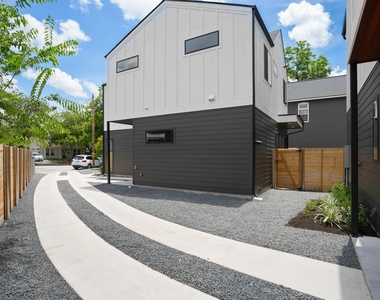 913 Capitol Ct - Photo Thumbnail 2