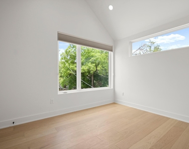 913 Capitol Ct - Photo Thumbnail 19