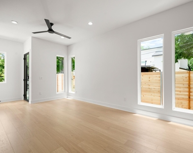 913 Capitol Ct - Photo Thumbnail 10