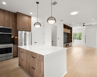 913 Capitol Ct - Photo Thumbnail 13