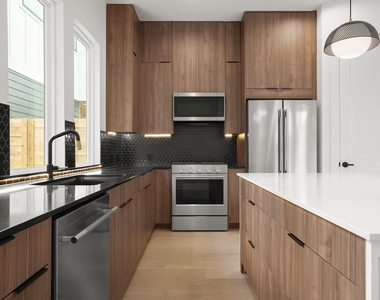 913 Capitol Ct - Photo Thumbnail 12