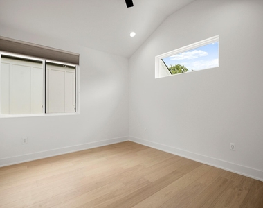 913 Capitol Ct - Photo Thumbnail 17