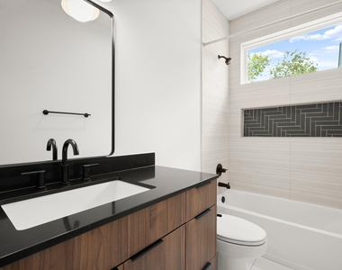 913 Capitol Ct - Photo Thumbnail 18
