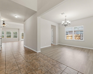 1216 Willowbrook Dr - Photo Thumbnail 13