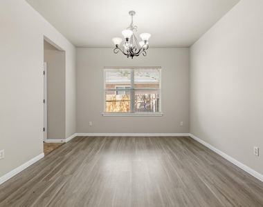 1216 Willowbrook Dr - Photo Thumbnail 14