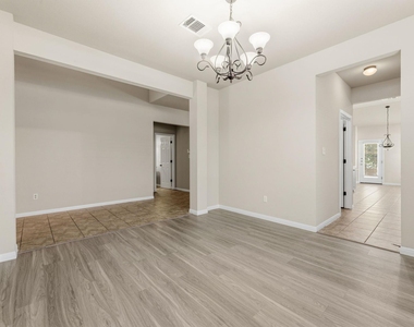 1216 Willowbrook Dr - Photo Thumbnail 15