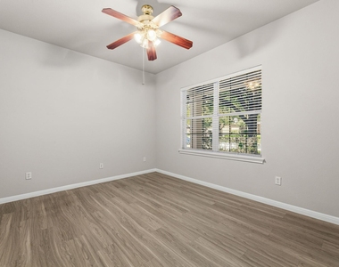 1216 Willowbrook Dr - Photo Thumbnail 11