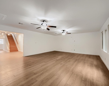 1706 Gatlinburg Dr - Photo Thumbnail 5