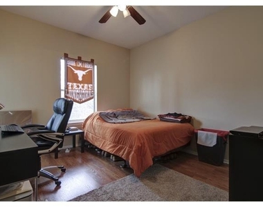 106 E 30th St - Photo Thumbnail 4