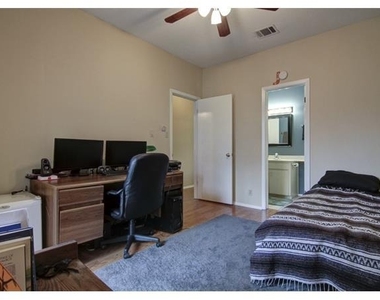 106 E 30th St - Photo Thumbnail 8