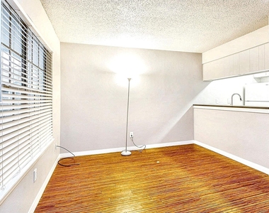 4007 Avenue C - Photo Thumbnail 2