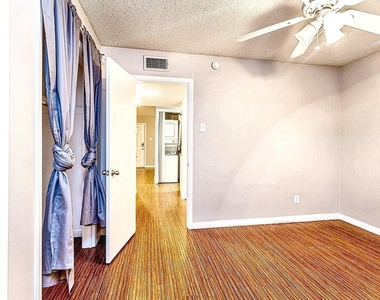 4007 Avenue C - Photo Thumbnail 8