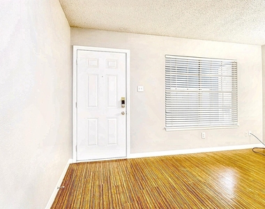 4007 Avenue C - Photo Thumbnail 11