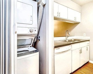 4007 Avenue C - Photo Thumbnail 3