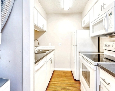 4007 Avenue C - Photo Thumbnail 4