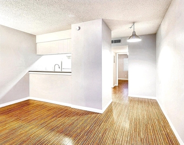 4007 Avenue C - Photo Thumbnail 7