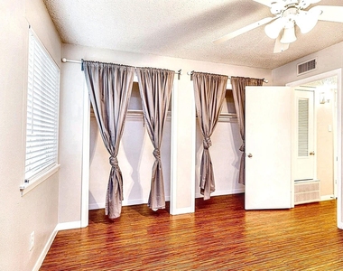 4007 Avenue C - Photo Thumbnail 9