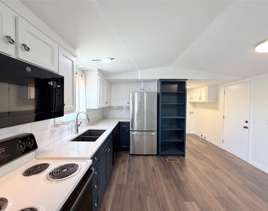 104 Castillo St - Photo Thumbnail 10