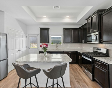 10813 Sentinel Dr - Photo Thumbnail 6