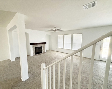 1720 Foxglove Cir - Photo Thumbnail 6