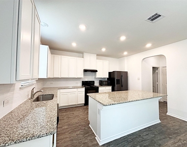 1720 Foxglove Cir - Photo Thumbnail 7