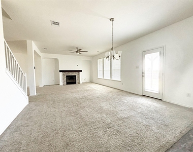 1720 Foxglove Cir - Photo Thumbnail 4