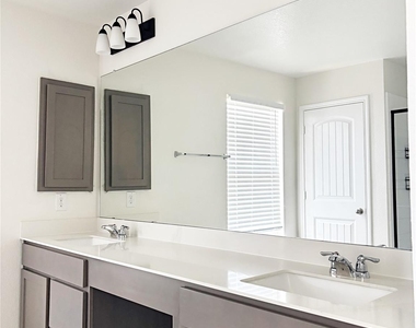 1720 Foxglove Cir - Photo Thumbnail 18