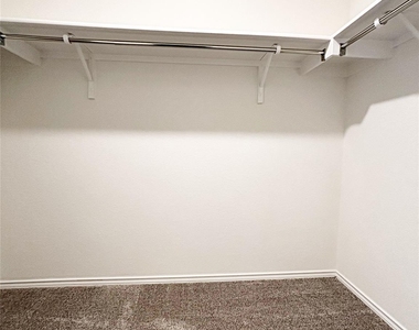 1720 Foxglove Cir - Photo Thumbnail 15