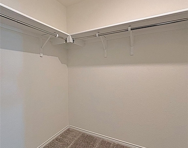 1720 Foxglove Cir - Photo Thumbnail 16