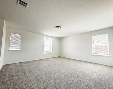 1720 Foxglove Cir - Photo Thumbnail 13