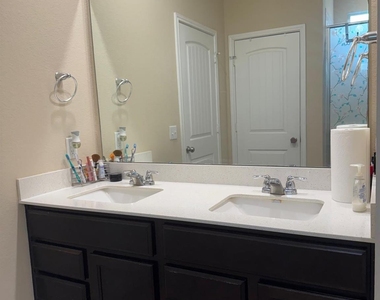 113 Queen Anne Dr - Photo Thumbnail 13