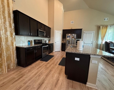 113 Queen Anne Dr - Photo Thumbnail 5