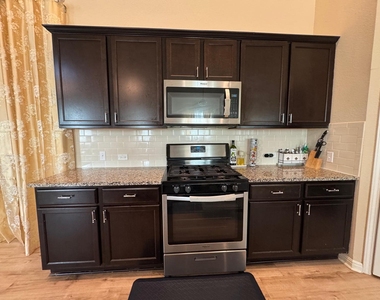 113 Queen Anne Dr - Photo Thumbnail 7