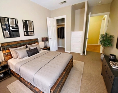 521 E Live Oak St - Photo Thumbnail 26