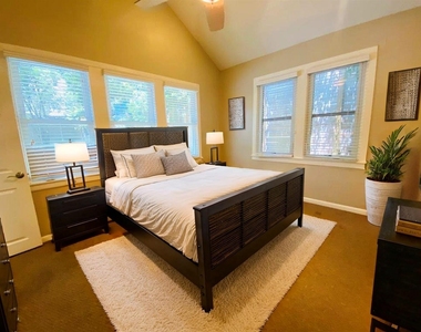 521 E Live Oak St - Photo Thumbnail 24